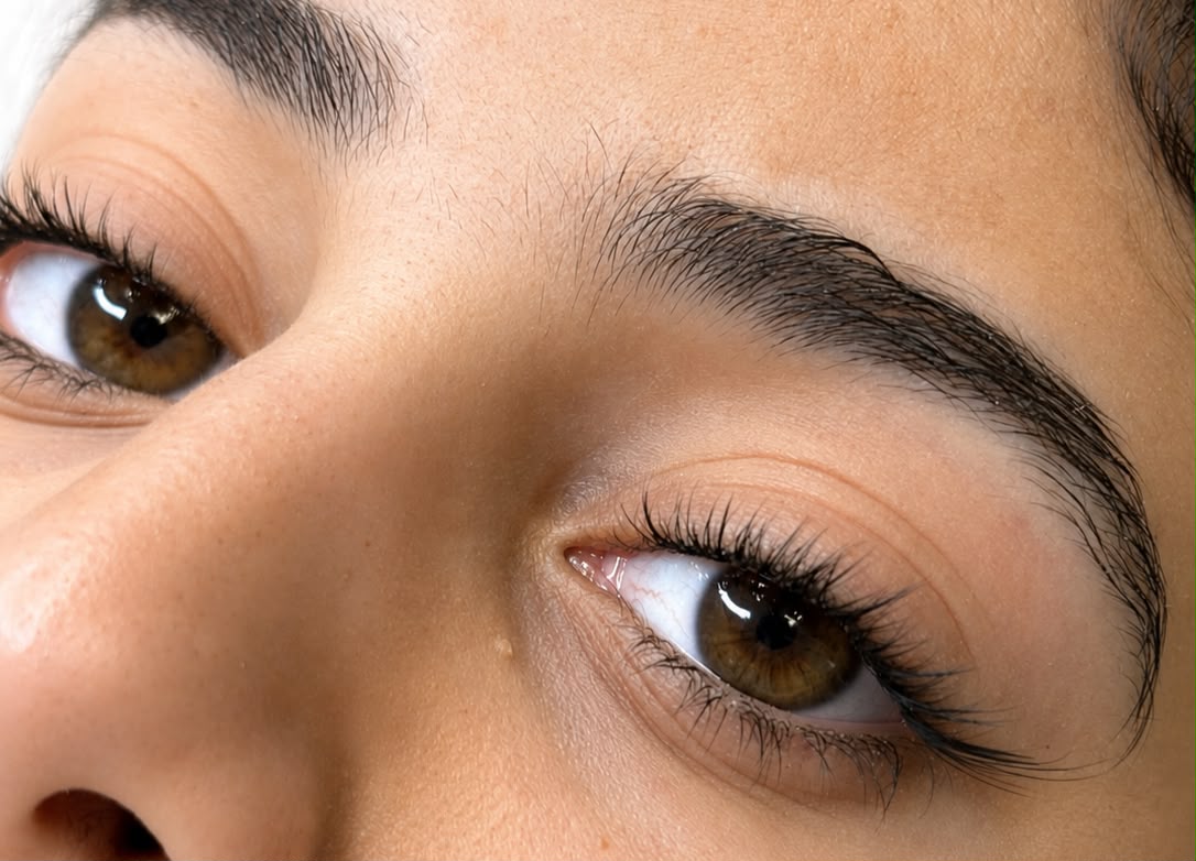 Réalisation sourcils Onglerie Zaynab