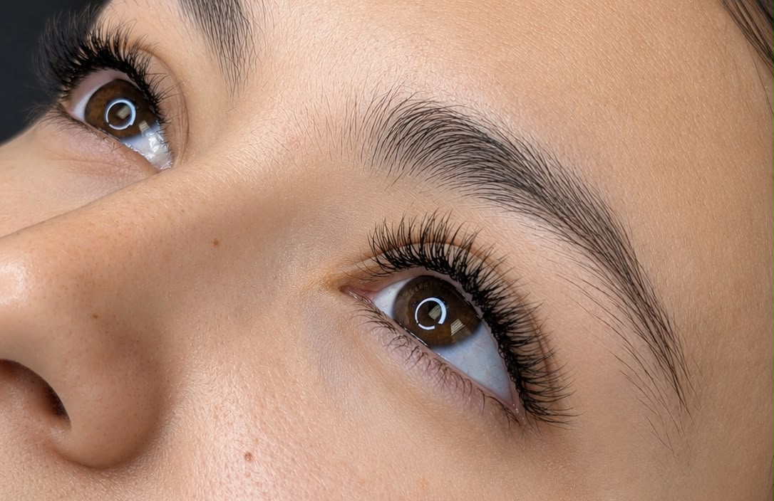 Réalisation sourcils Onglerie Zaynab